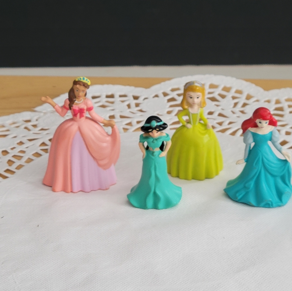 Set of 3 Disney Princesses & a 1 Queen Miniature